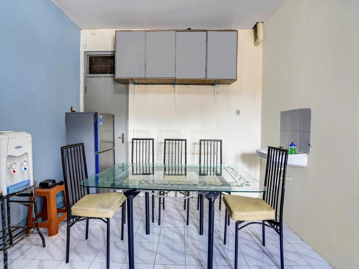 Spot On 90147 Gosepa Ambengan Plaza Ξενοδοχείο Σουραμπάγια Εξωτερικό φωτογραφία