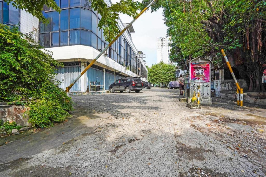 Spot On 90147 Gosepa Ambengan Plaza Ξενοδοχείο Σουραμπάγια Εξωτερικό φωτογραφία