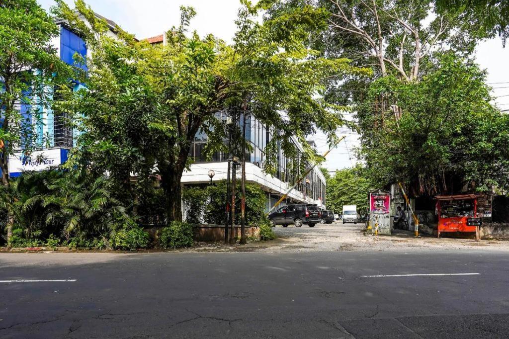 Spot On 90147 Gosepa Ambengan Plaza Ξενοδοχείο Σουραμπάγια Εξωτερικό φωτογραφία